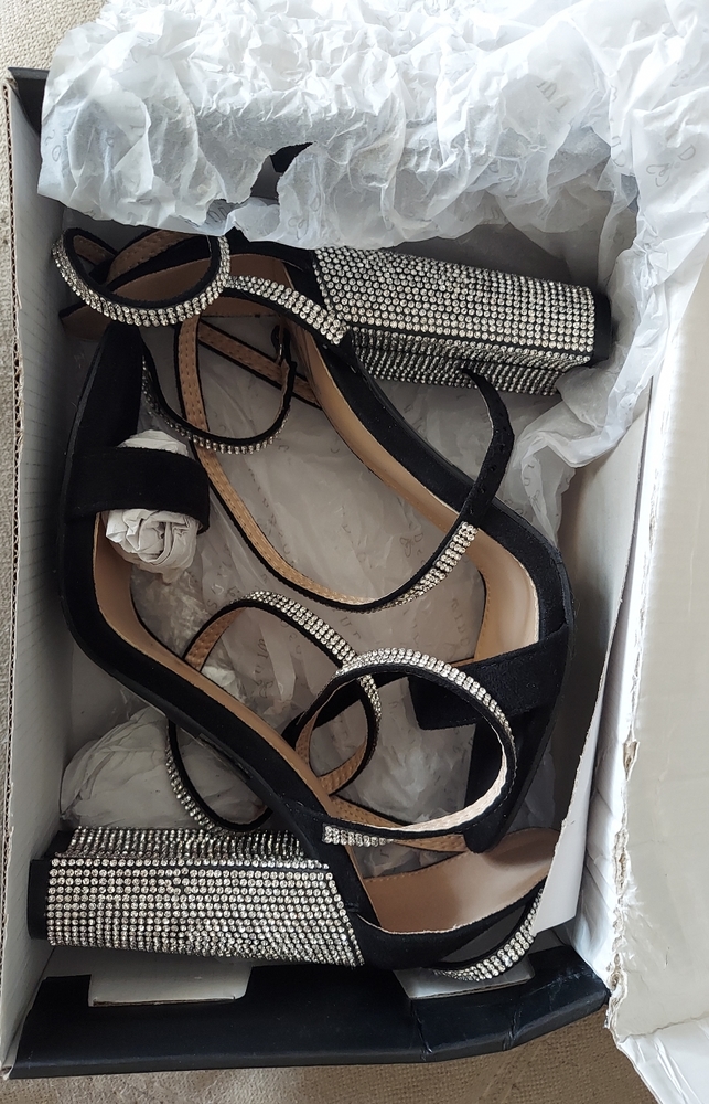 Diamond crested heels
